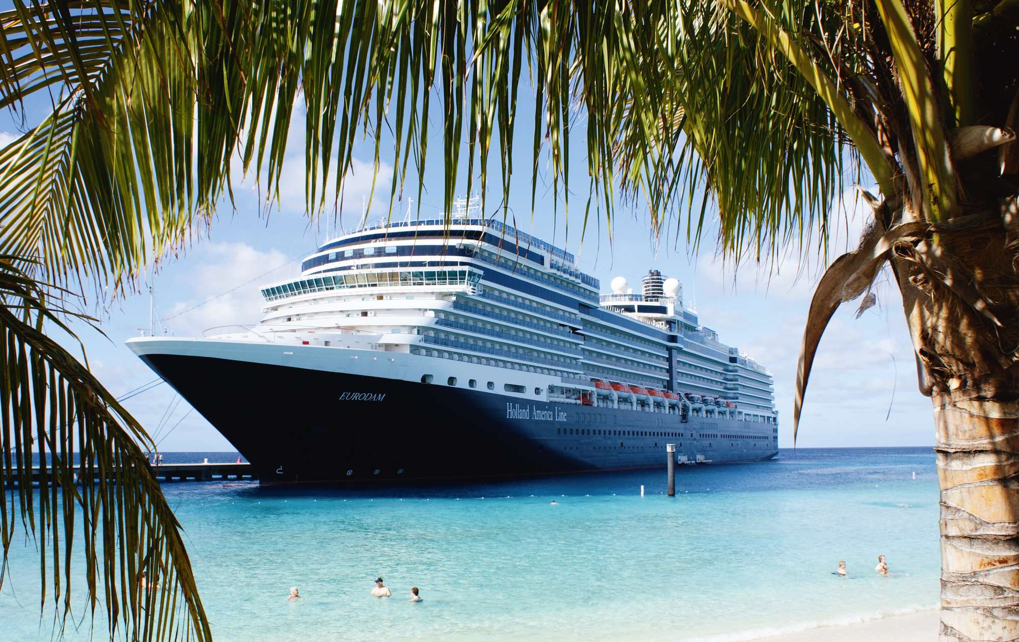 Cruiseschip Holland America Line in de Caribbean