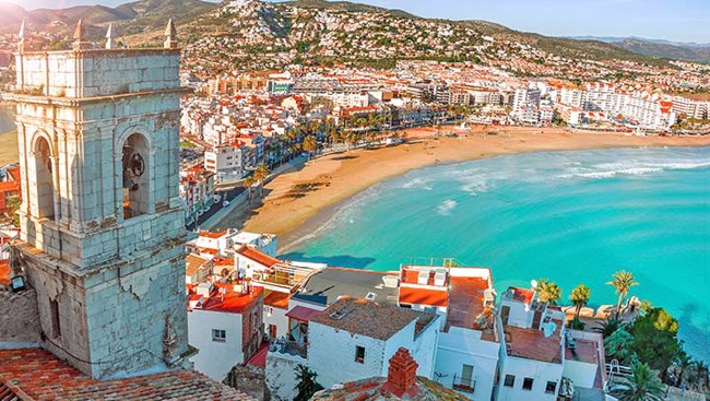 Stad en het strand in Valencia, Spanje