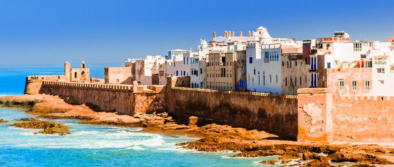 Marokkaanse kust met helderblauw water