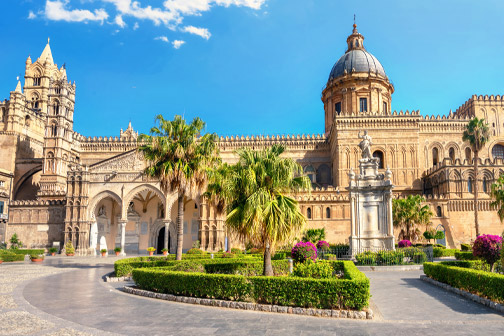 Kathedraal van Palermo met het plein op Sicilië 