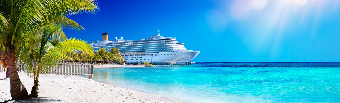 Royal Caribbean cruiseschip in de blauwe zee van de Cariben