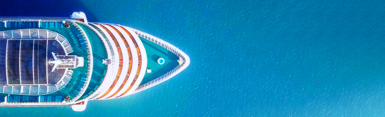 mini cruise all inclusive nederland Cruiseschip op zee van bovenaf