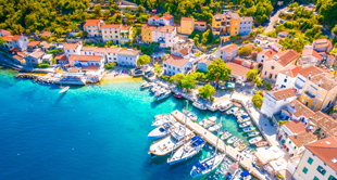 Bovenaanzicht Kroatië tijdens een goedkope vakantie