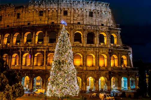 Verlichte kerstboom voor het Colosseum tijdens een stedentrip december