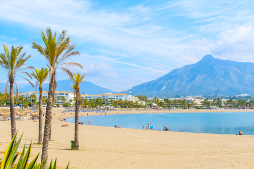 De stranden van bijvoorbeeld de Costa del Sol zijn nog prima plekken voor een zonvakantie in oktober