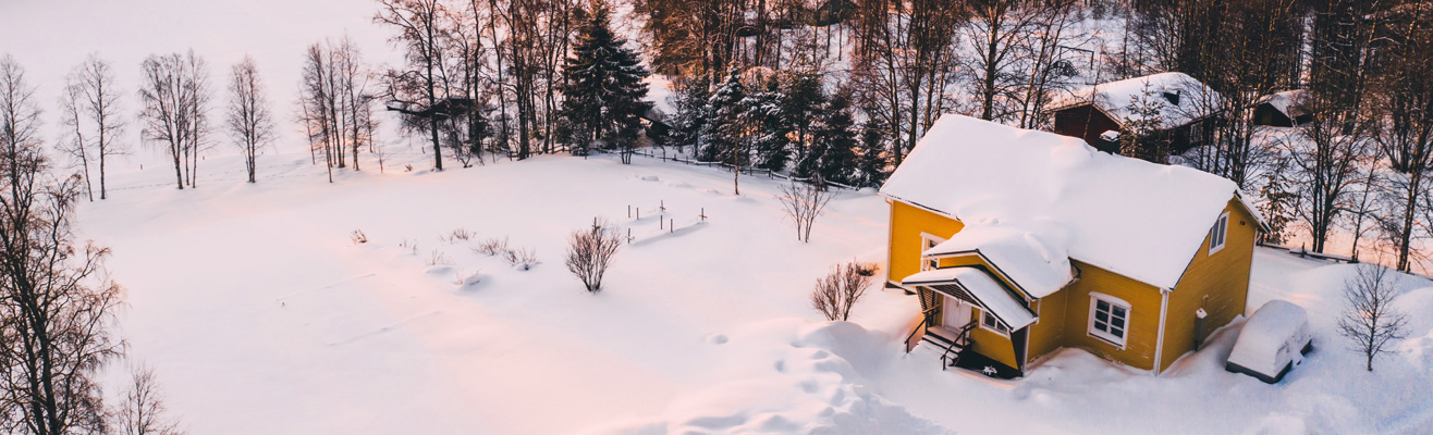 Wandelen door de sneeuw in Lapland