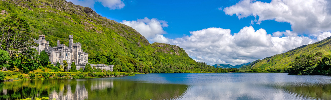 Uitzicht over meer in Ierland