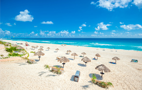 Parelwit strand in Mexico tijdens een verre reis