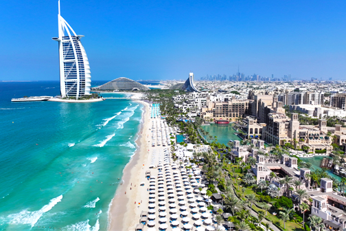 Skyline van Dubai tijdens ramadan