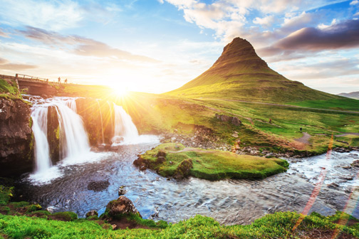 Bergen en watervallen in Reykjavik tijdens een stedentrip januari